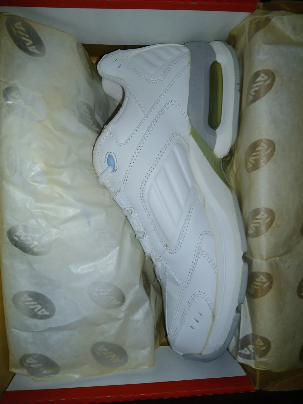 Avia Women’s White Athletic Sneakers 9.5 M NEW